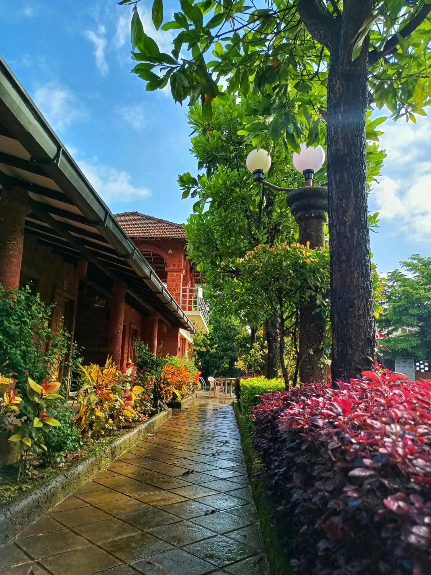 Red Stone Resort Alībāg Buitenkant foto